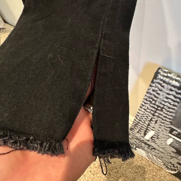 Reformation Black denim frayed ankle jeans. Darling! Size 23 NWOT - Picture 3 of 9